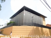 「日本領事館はどこですか？」